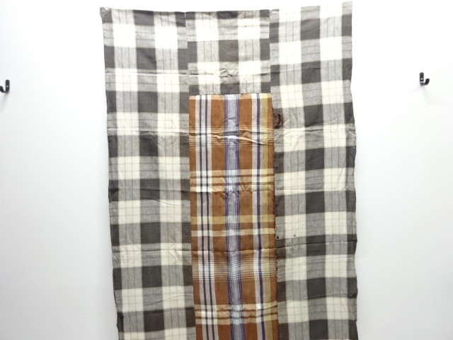 JAPANESE KIMONO / ANTIQUE FABRIC OF FUTON / COTTON / GRID